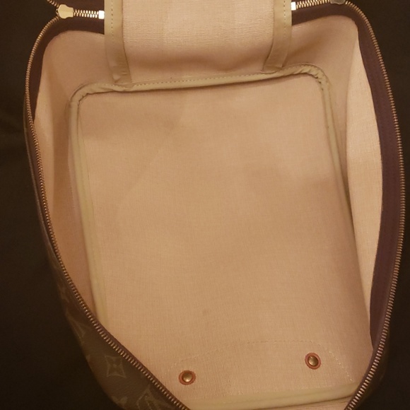 Authentic Louis Vuitton Excursion Monogram Bag - Picture 6 of 7